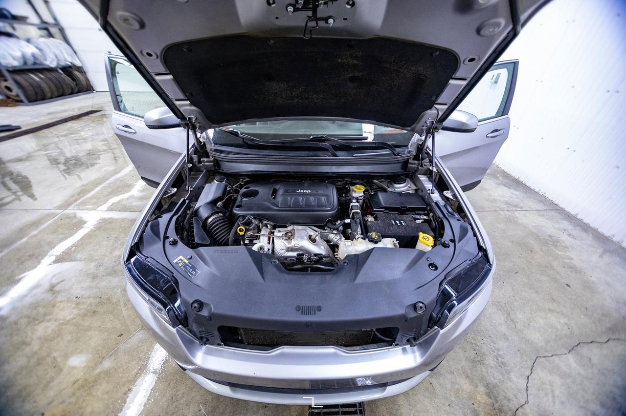 2019 Jeep Cherokee 4x4 Limited Leather Roof Nav BCam Red Deer AB