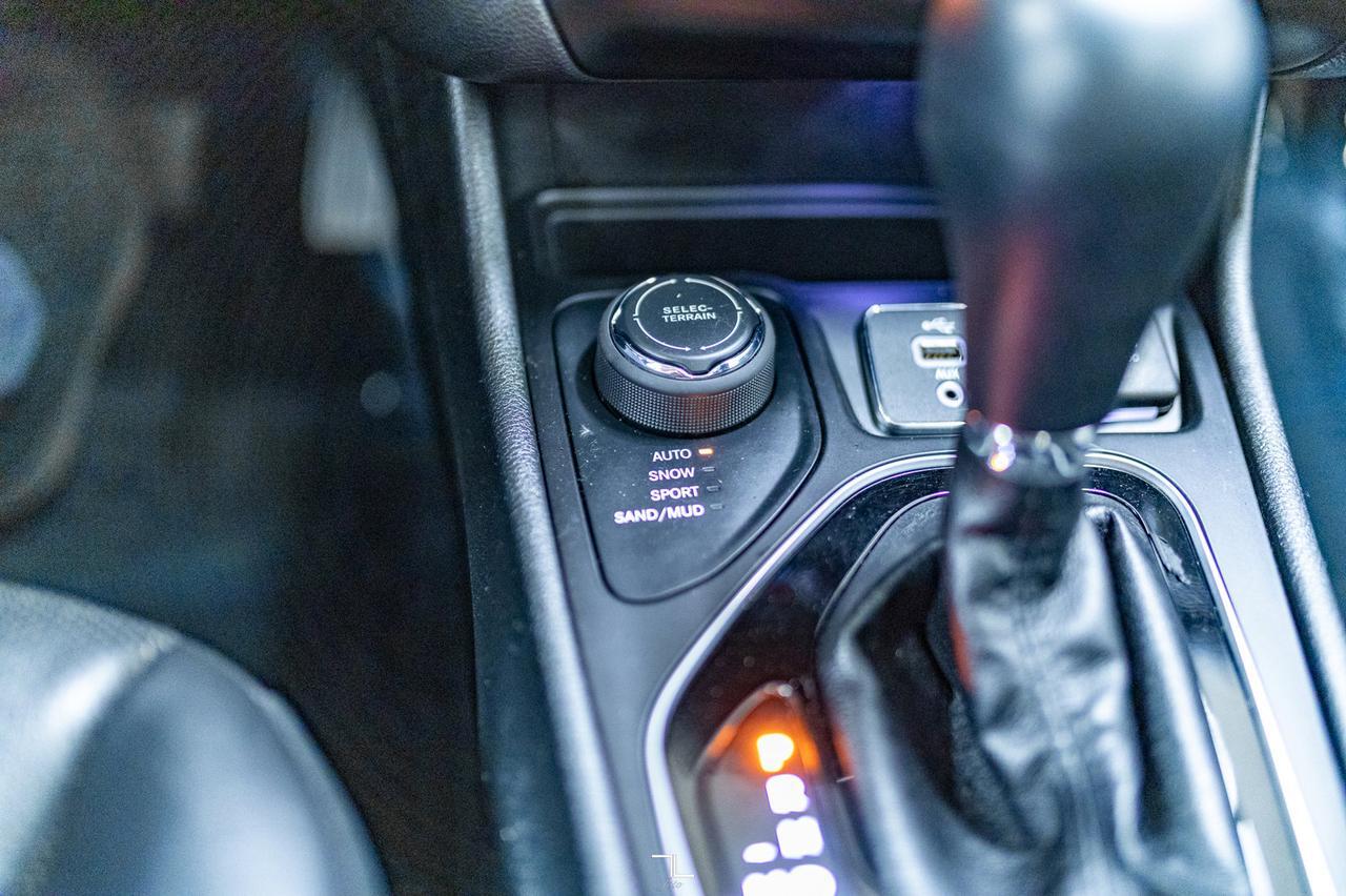 2019 Jeep Cherokee 4x4 Limited Leather Roof Nav BCam Red Deer AB