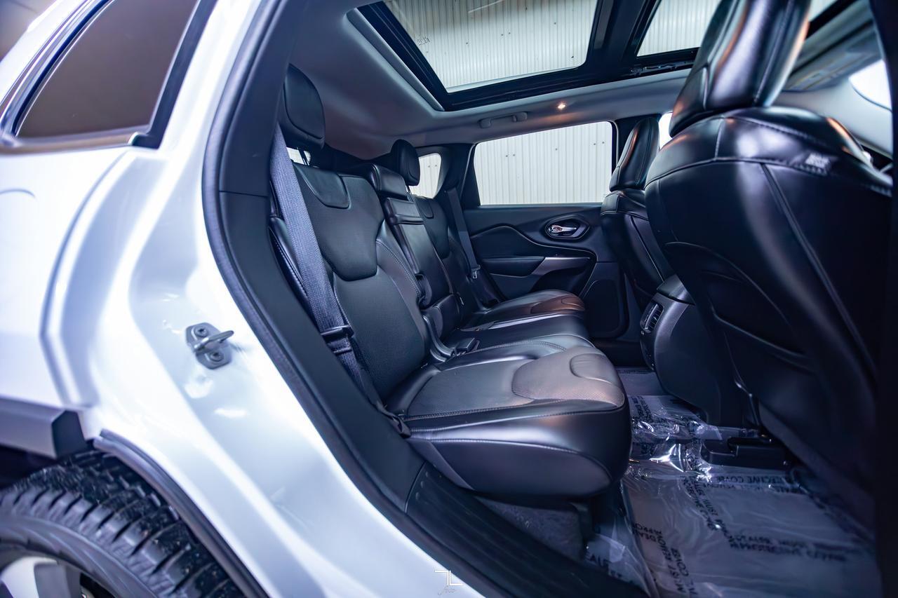 2019 Jeep Cherokee 4x4 Limited Leather Roof Nav BCam Red Deer AB