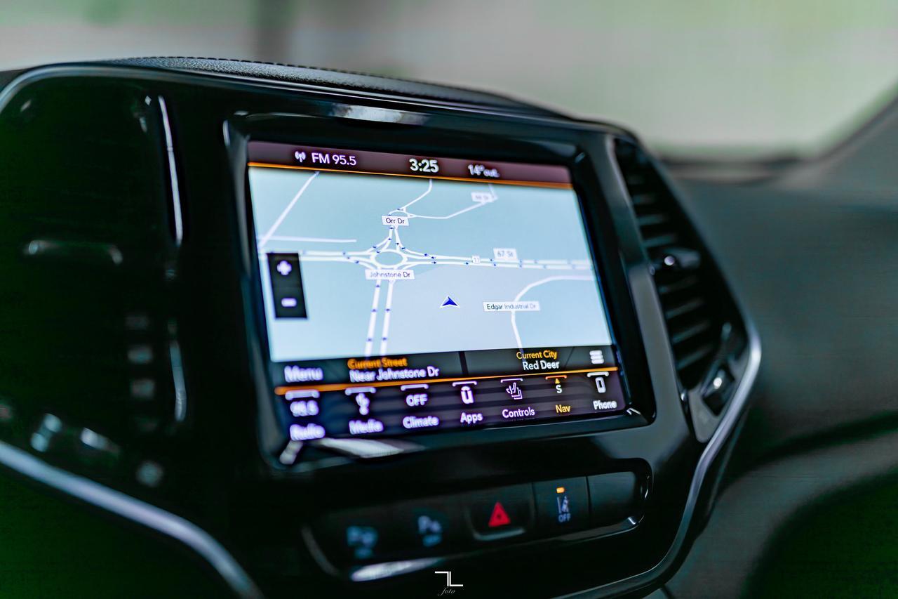2019 Jeep Cherokee 4x4 Limited Leather Roof Nav BCam Red Deer AB