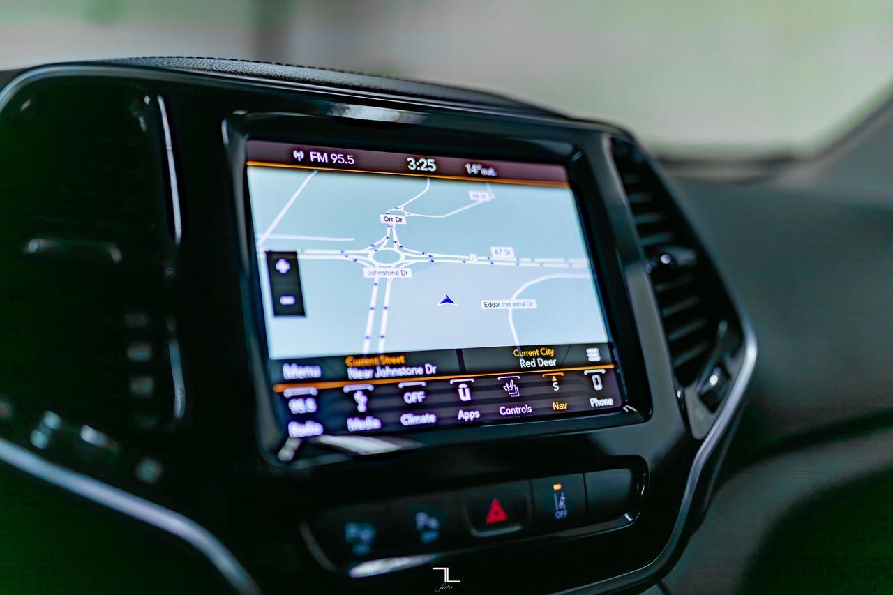2019 Jeep Cherokee 4x4 Limited Leather Roof Nav BCam Red Deer AB