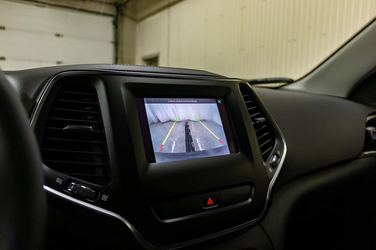 2019 Jeep Cherokee 4x4 North BCam Red Deer AB