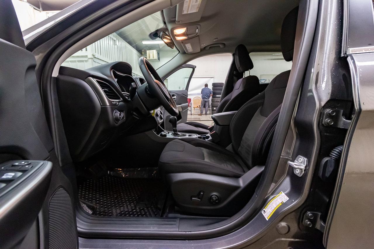 2019 Jeep Cherokee 4x4 North BCam Red Deer AB