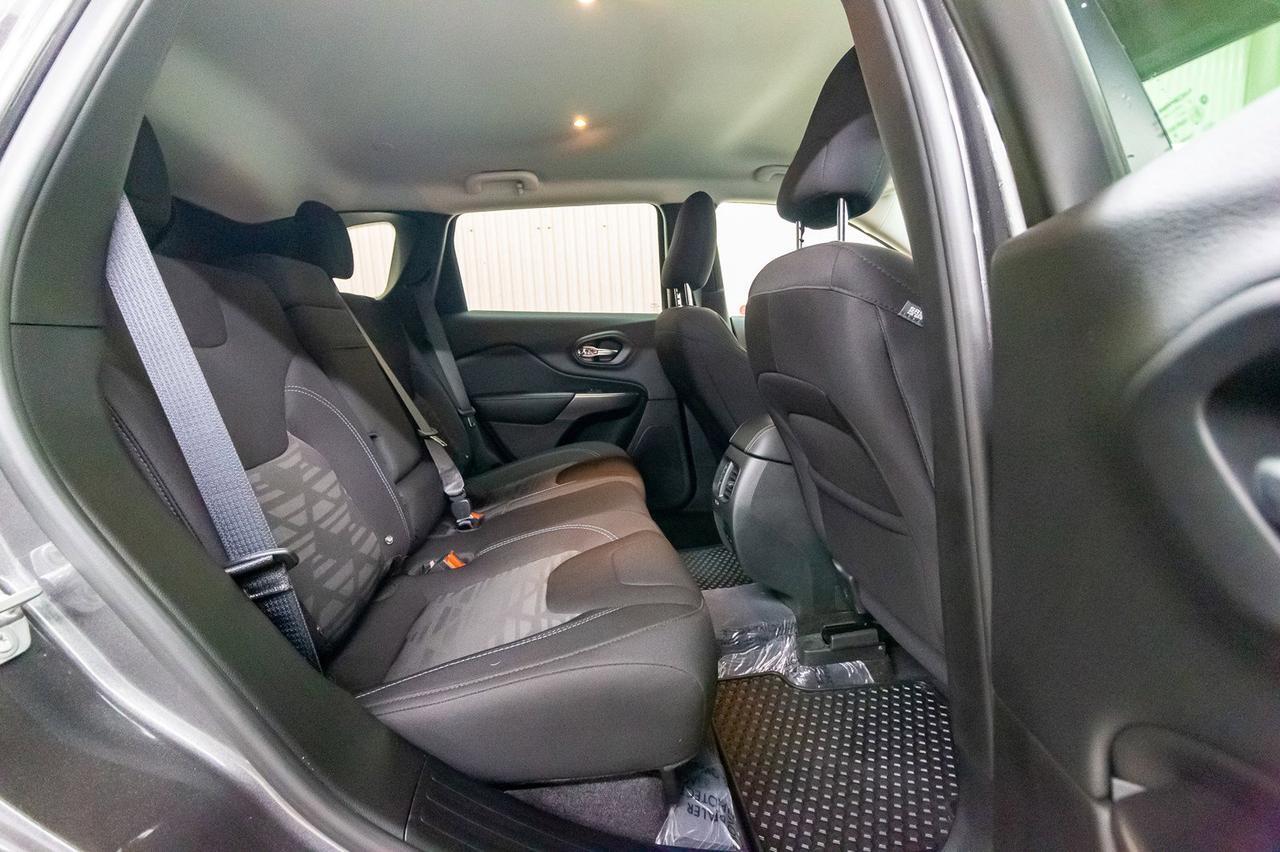 2019 Jeep Cherokee 4x4 North BCam Red Deer AB