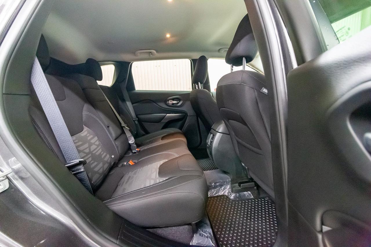 2019 Jeep Cherokee 4x4 North BCam Red Deer AB