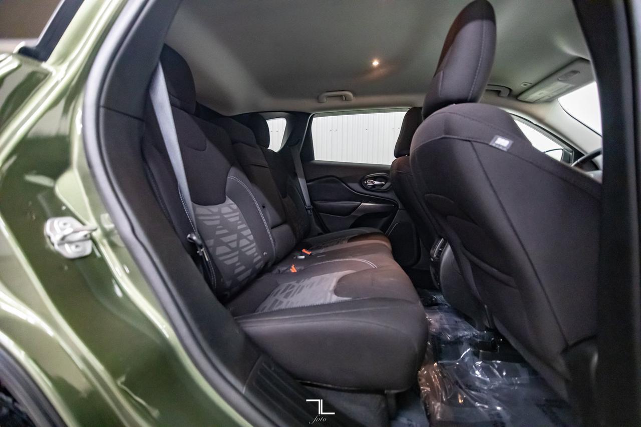 2019 Jeep Cherokee 4x4 North BCam Red Deer AB