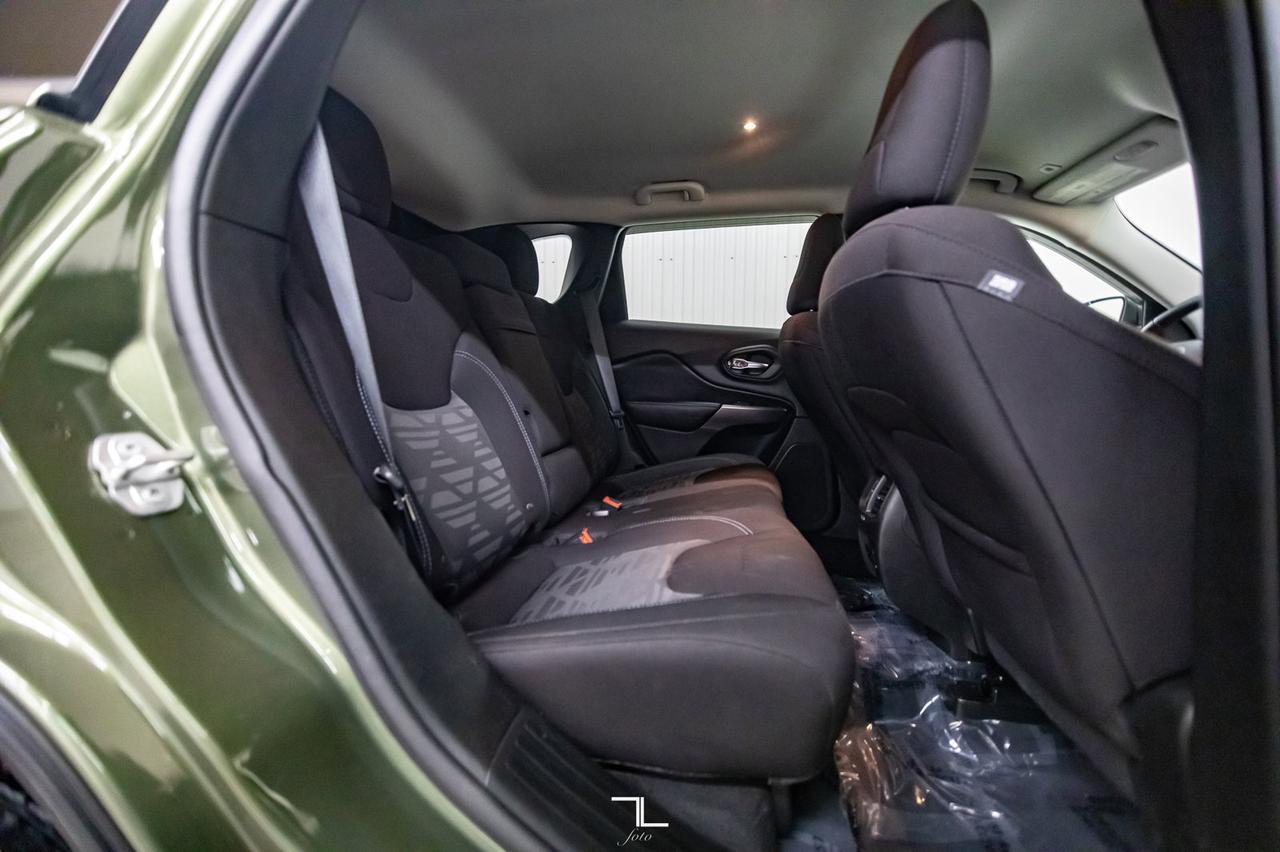 2019 Jeep Cherokee 4x4 North BCam Red Deer AB