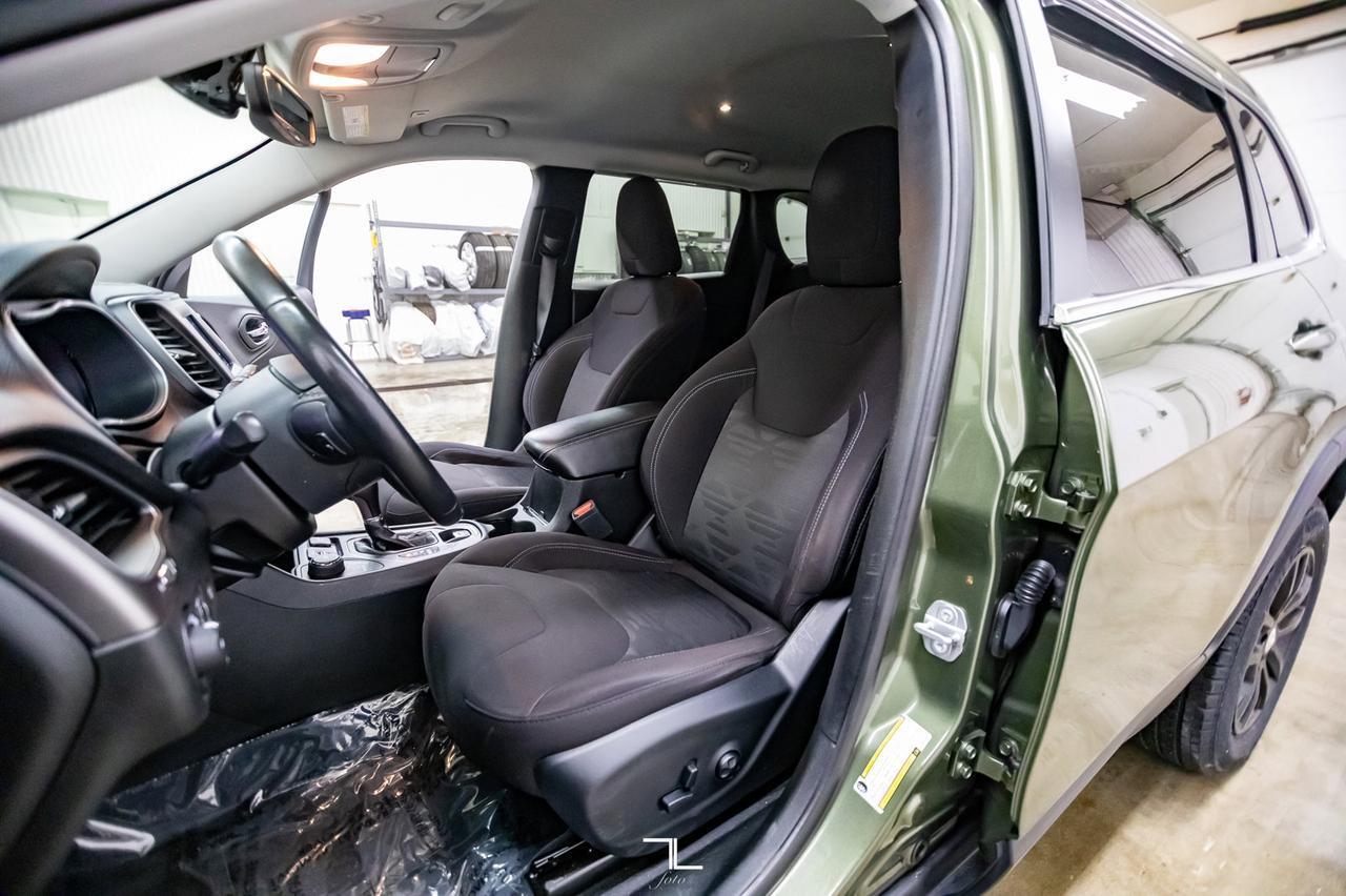 2019 Jeep Cherokee 4x4 North BCam Red Deer AB