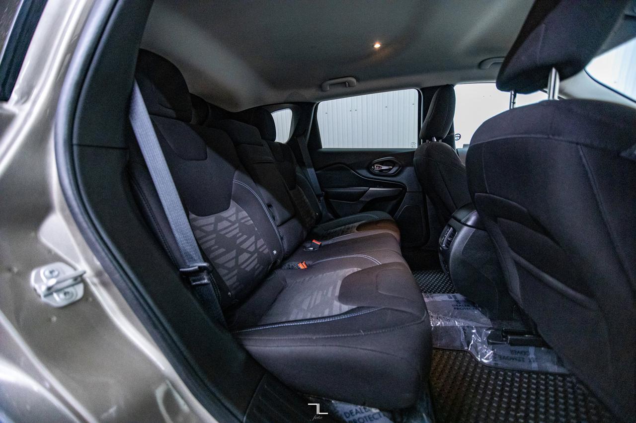 2019 Jeep Cherokee 4x4 North BCam Red Deer AB