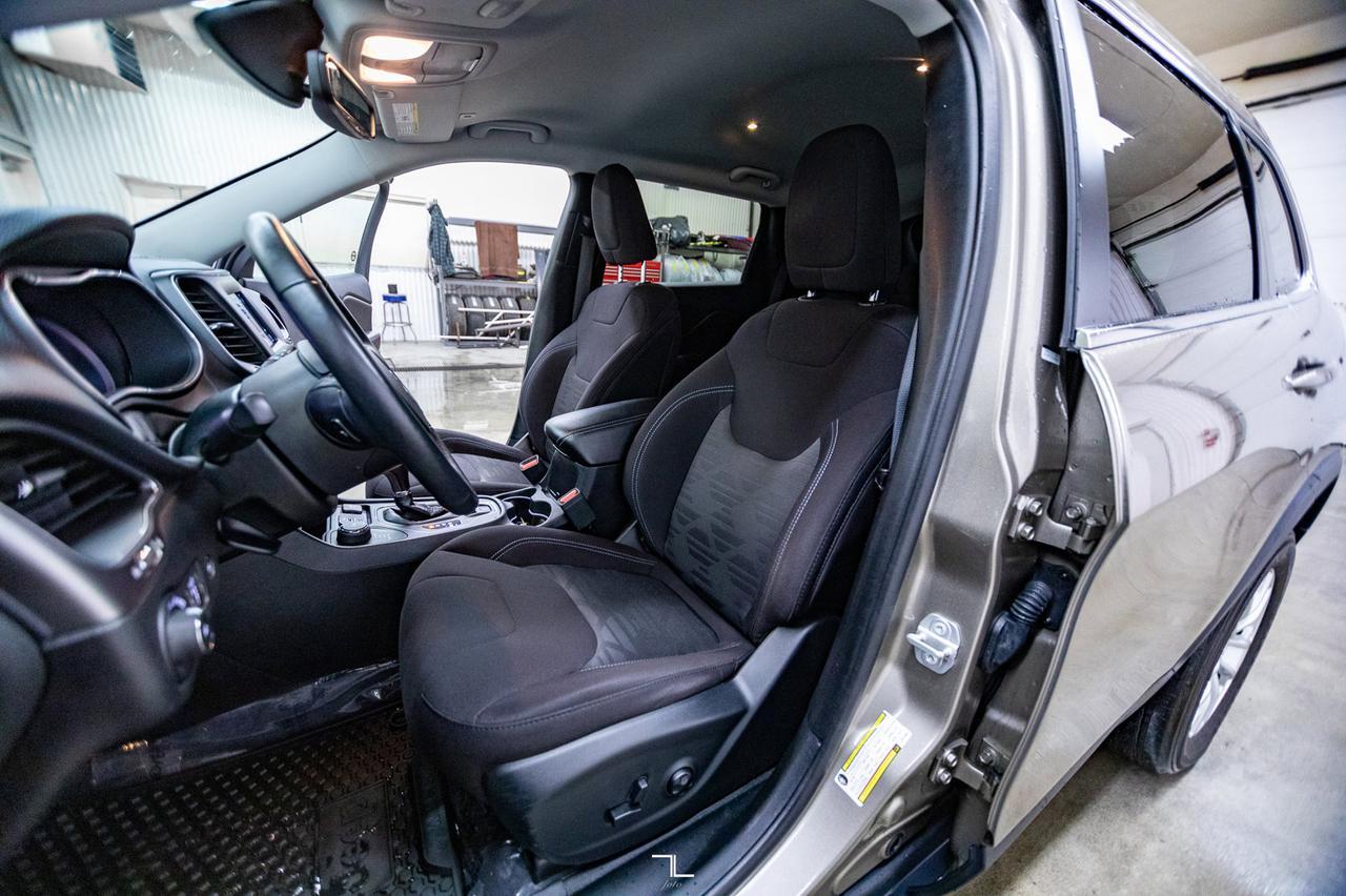 2019 Jeep Cherokee 4x4 North BCam Red Deer AB