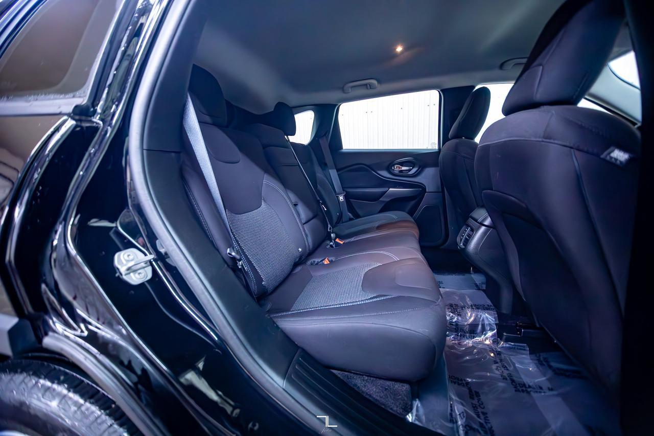 2019 Jeep Cherokee 4x4 Sport BCam Red Deer AB