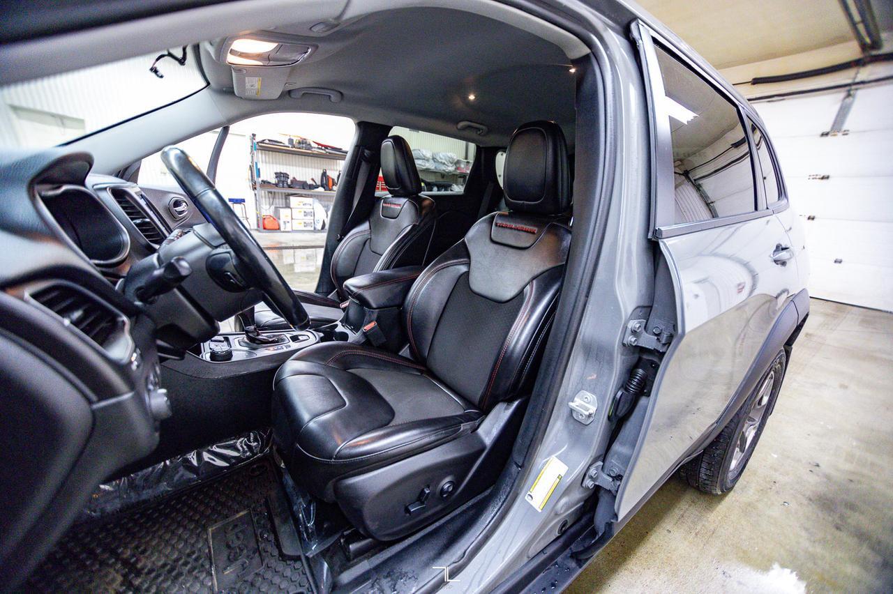 2019 Jeep Cherokee 4x4 Trailhawk Leather Nav BCam Red Deer AB