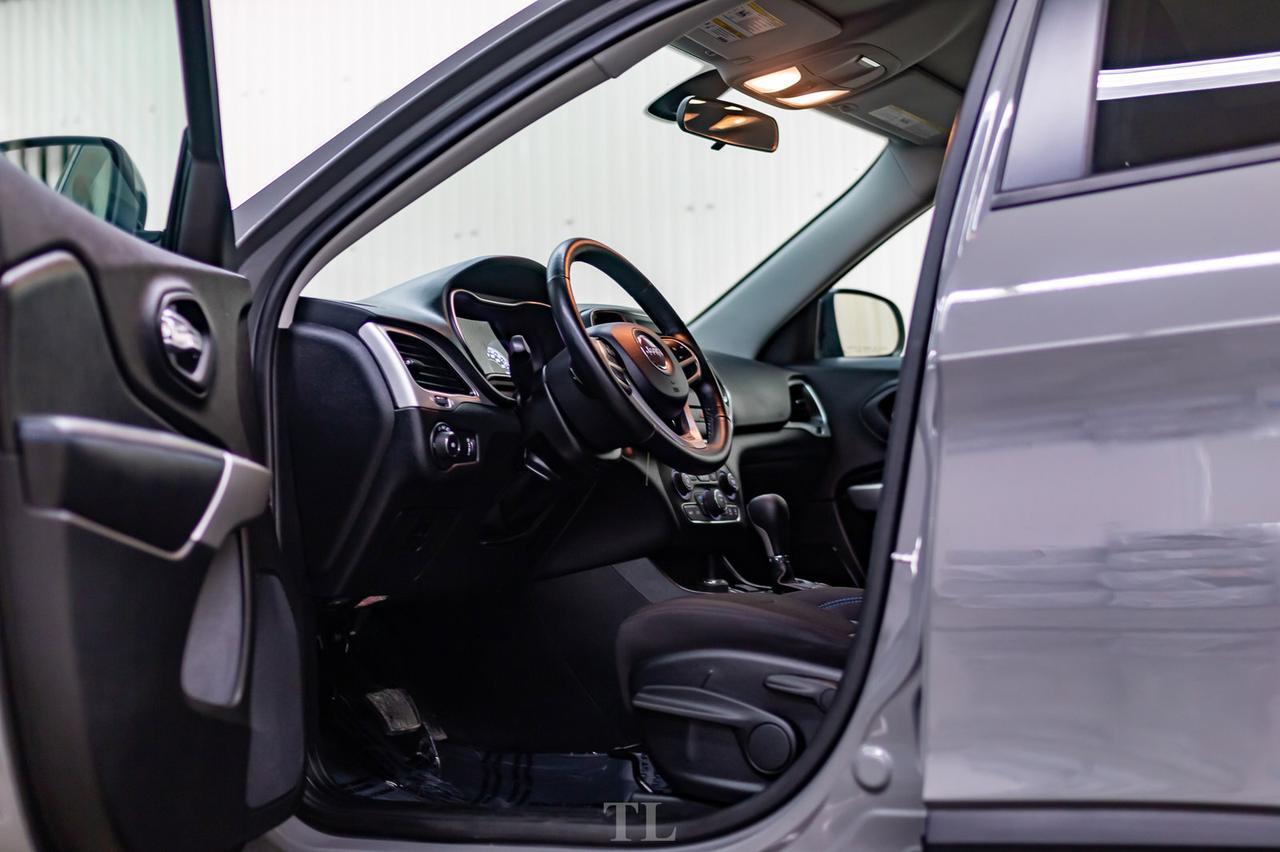 2019 Jeep Cherokee 4x4 Upland BCam Red Deer AB