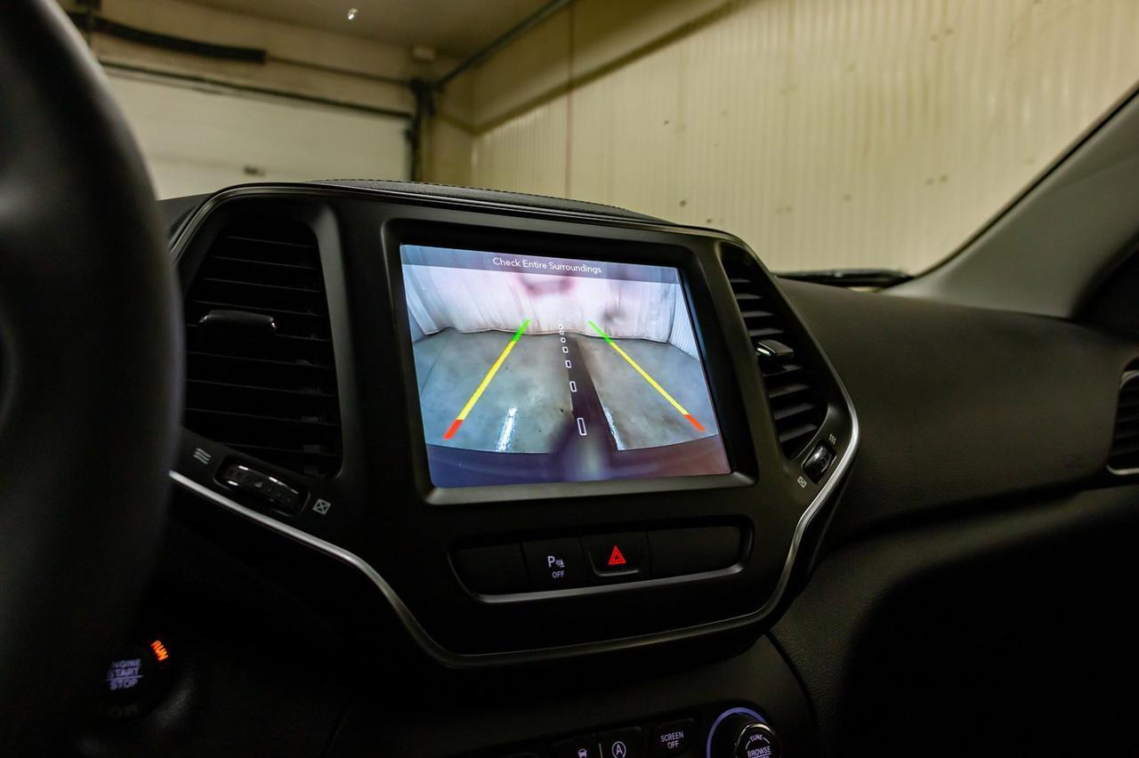 2019 Jeep Cherokee AWD Altitude Nav Roof BCam Red Deer AB