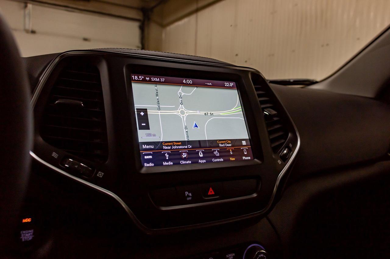 2019 Jeep Cherokee AWD Altitude Nav Roof BCam Red Deer AB