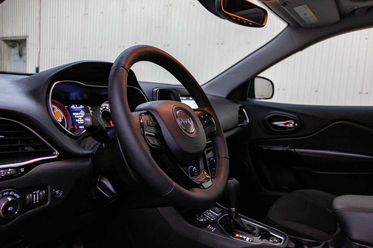 2019 Jeep Cherokee AWD Altitude Nav Roof BCam Red Deer AB