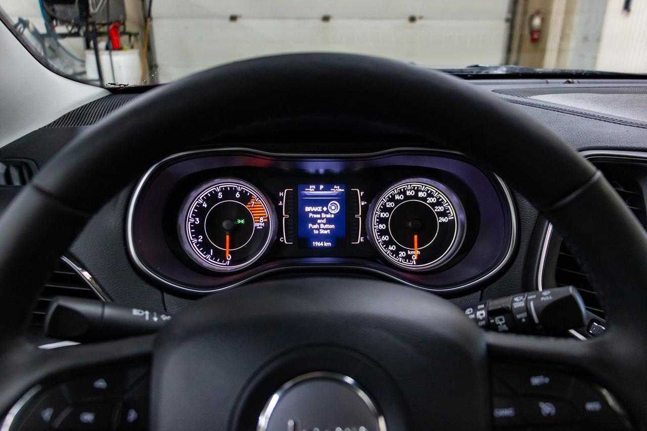 2019 Jeep Cherokee AWD Altitude Nav Roof BCam Red Deer AB