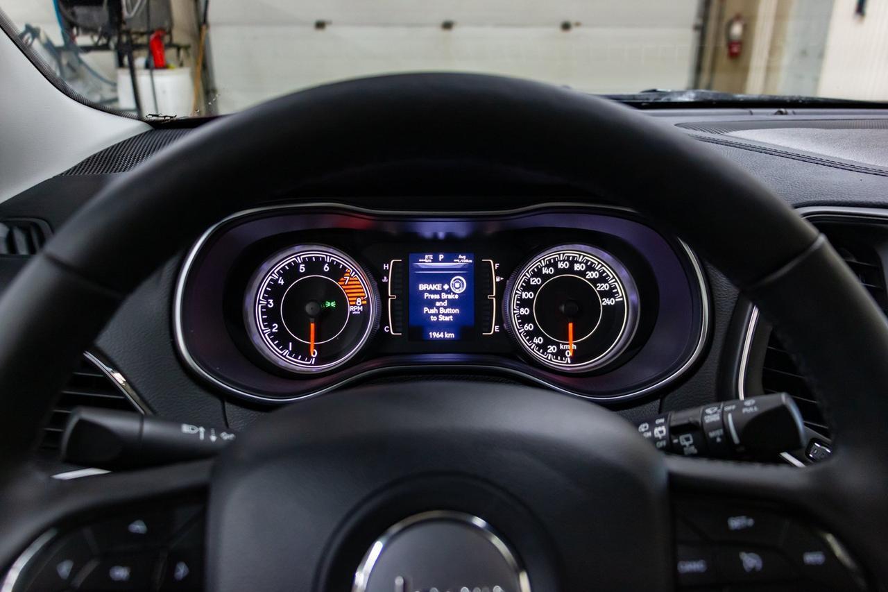 2019 Jeep Cherokee AWD Altitude Nav Roof BCam Red Deer AB