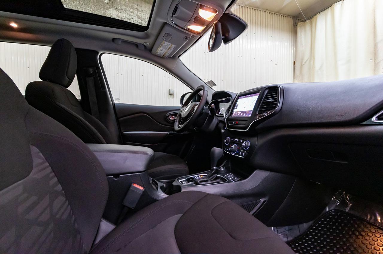 2019 Jeep Cherokee AWD Altitude Nav Roof BCam Red Deer AB