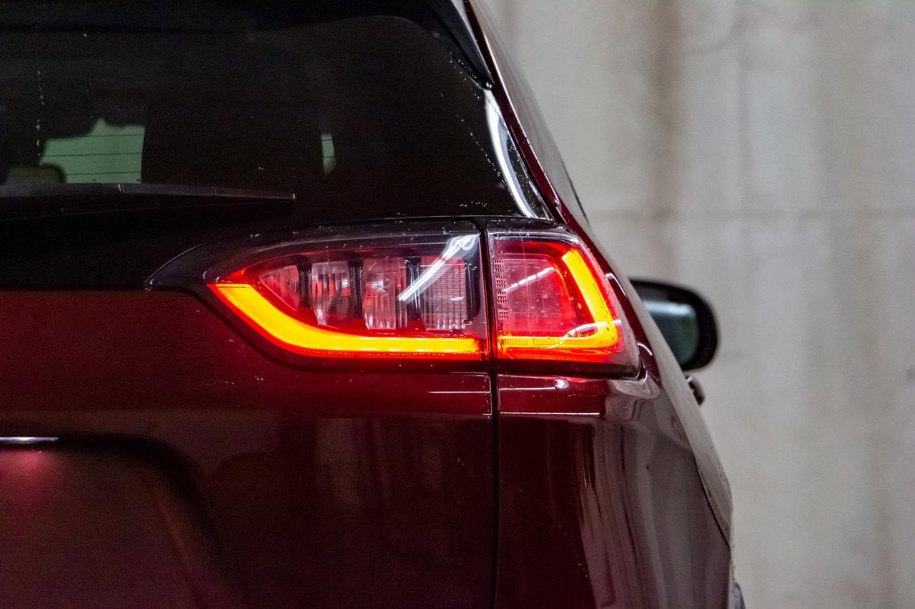 2019 Jeep Cherokee AWD Altitude Nav Roof BCam Red Deer AB