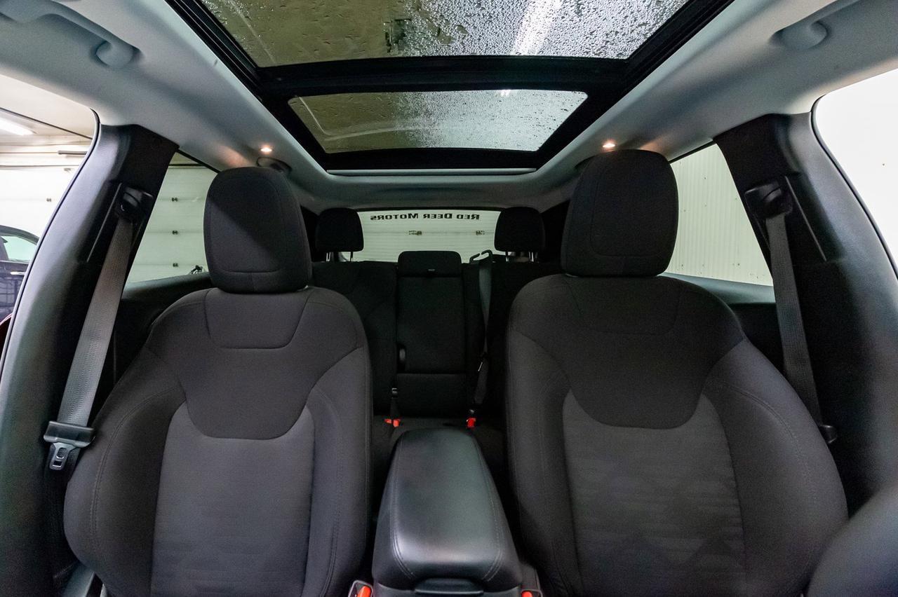 2019 Jeep Cherokee AWD Altitude Nav Roof BCam Red Deer AB