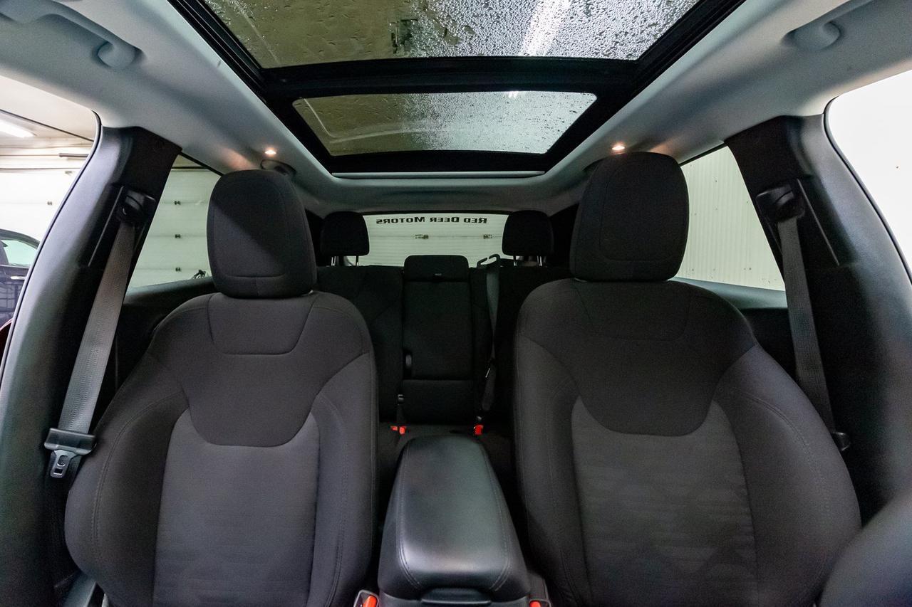 2019 Jeep Cherokee AWD Altitude Nav Roof BCam Red Deer AB
