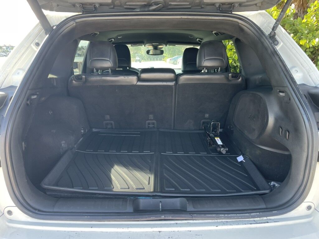 2019 Jeep Cherokee High Altitude~4X4~ADAPTIVE CRUISE CONTROL~APPROCH LIGHTS~BLIND SPOT WARNING~BUCKETS SEATS~COOLED SEATS~DRIVER ASSISTANCE PACKAGE~HEATED SEATS~PREMIUM SOUND SYSTEM~REMOTE ENGINE START Sarasota FL