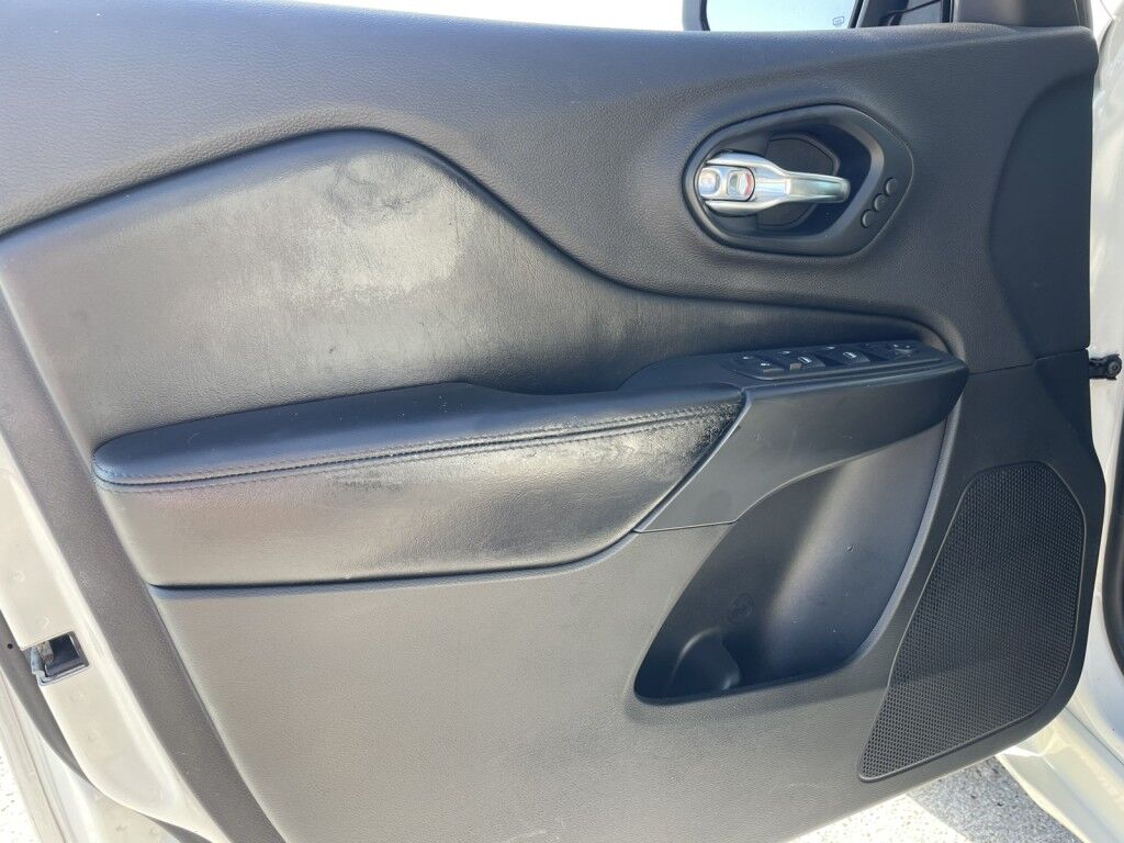 2019 Jeep Cherokee High Altitude~4X4~ADAPTIVE CRUISE CONTROL~APPROCH LIGHTS~BLIND SPOT WARNING~BUCKETS SEATS~COOLED SEATS~DRIVER ASSISTANCE PACKAGE~HEATED SEATS~PREMIUM SOUND SYSTEM~REMOTE ENGINE START Sarasota FL