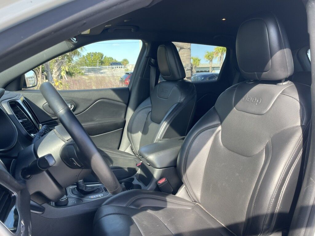 2019 Jeep Cherokee High Altitude~4X4~ADAPTIVE CRUISE CONTROL~APPROCH LIGHTS~BLIND SPOT WARNING~BUCKETS SEATS~COOLED SEATS~DRIVER ASSISTANCE PACKAGE~HEATED SEATS~PREMIUM SOUND SYSTEM~REMOTE ENGINE START Sarasota FL