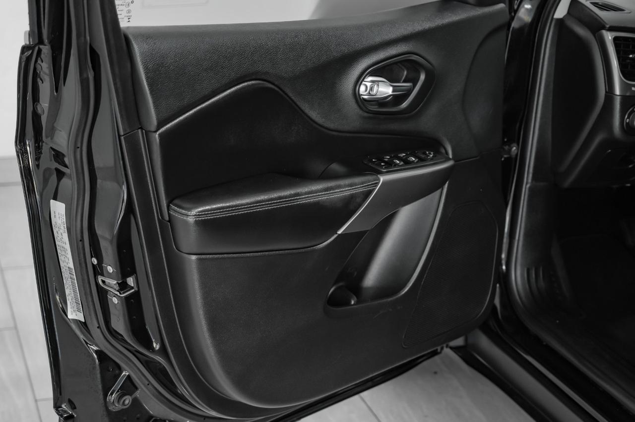 2019 Jeep Cherokee LATITUDE PLUS BLIND SPOT ASSIST REAR CAMERA KEYLESS STRAT BLUETOOTH POWER DRIVER SEAT Carrollton TX