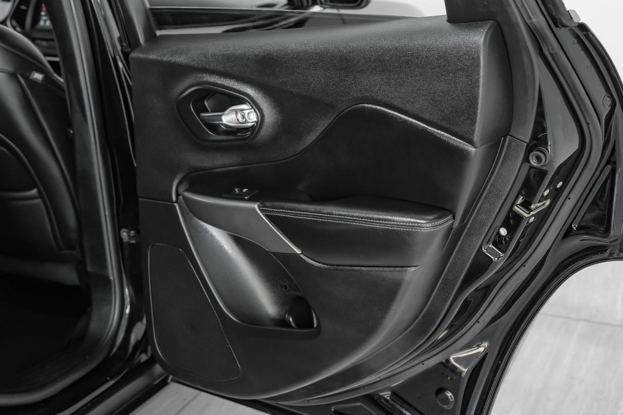 2019 Jeep Cherokee LATITUDE PLUS BLIND SPOT ASSIST REAR CAMERA KEYLESS STRAT BLUETOOTH POWER DRIVER SEAT Carrollton TX