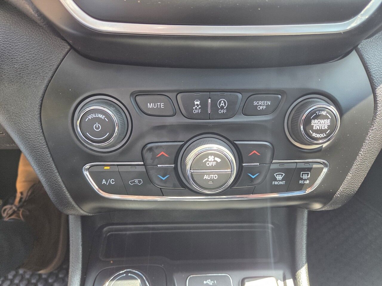 2019 Jeep Cherokee Latitude Plus Charlton MA