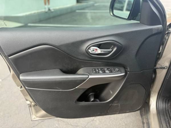 2019 Jeep Cherokee Latitude Plus FWD Mesa AZ