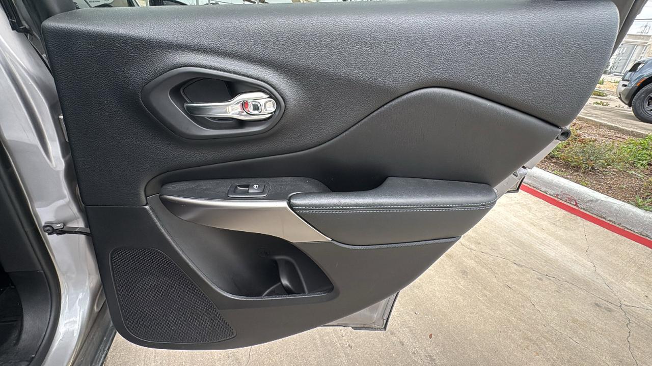 2019 Jeep Cherokee Latitude Plus  Selma TX