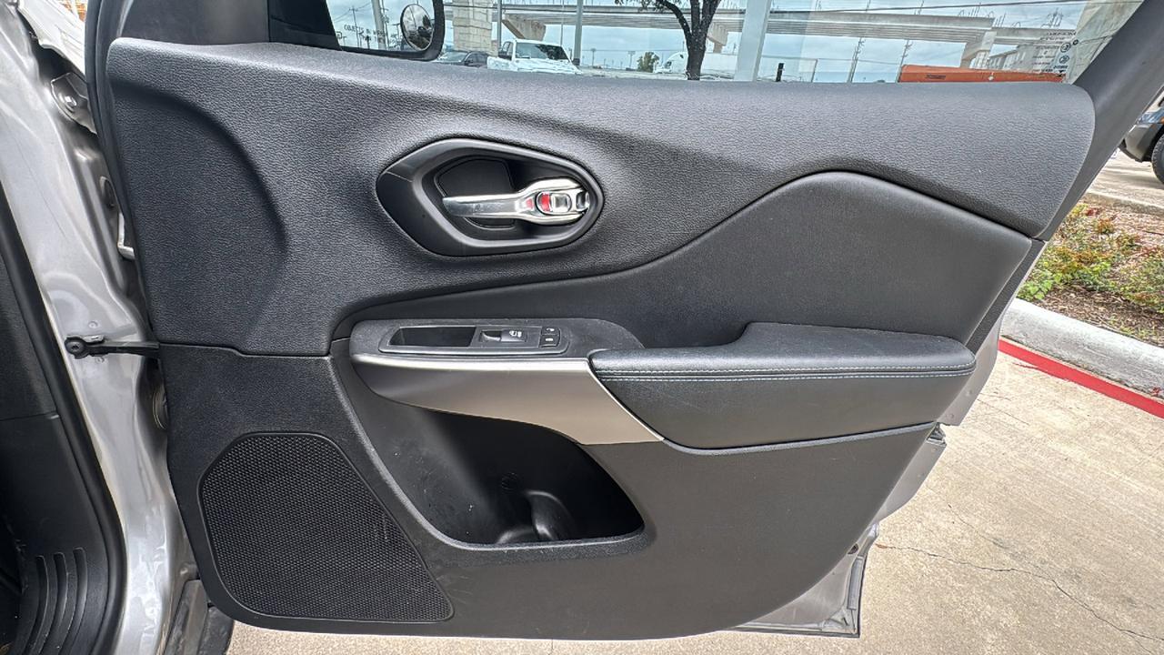 2019 Jeep Cherokee Latitude Plus  Selma TX