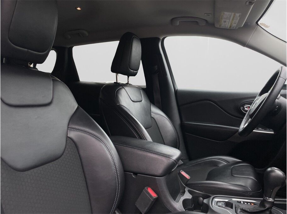 2019 Jeep Cherokee Latitude Plus Sport Utility 4D Port Orchard WA