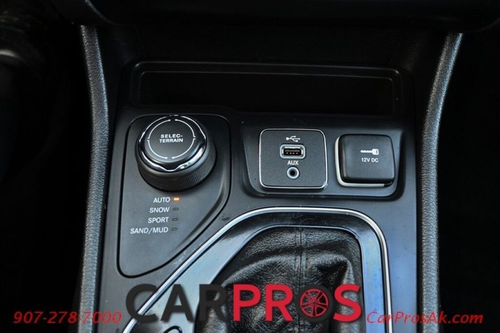 2019 Jeep Cherokee Overland - 4X4 - Technology Pkg - Heated & Cooled Leather Seats - Heated Steering Wheel - 2nd Row Heated Seats - Remote Start - Apple CarPlay - Android Auto - Adapative Cruise Control - Panoramic Sunroof - Tow Pkg Anchorage AK