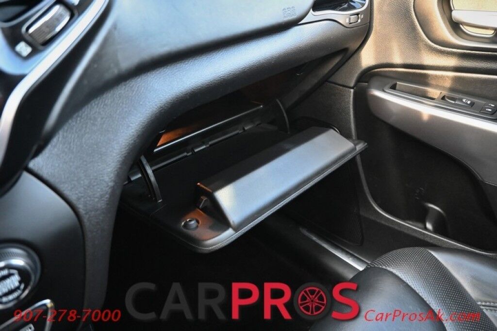 2019 Jeep Cherokee Overland - 4X4 - Technology Pkg - Heated & Cooled Leather Seats - Heated Steering Wheel - 2nd Row Heated Seats - Remote Start - Apple CarPlay - Android Auto - Adapative Cruise Control - Panoramic Sunroof - Tow Pkg Anchorage AK