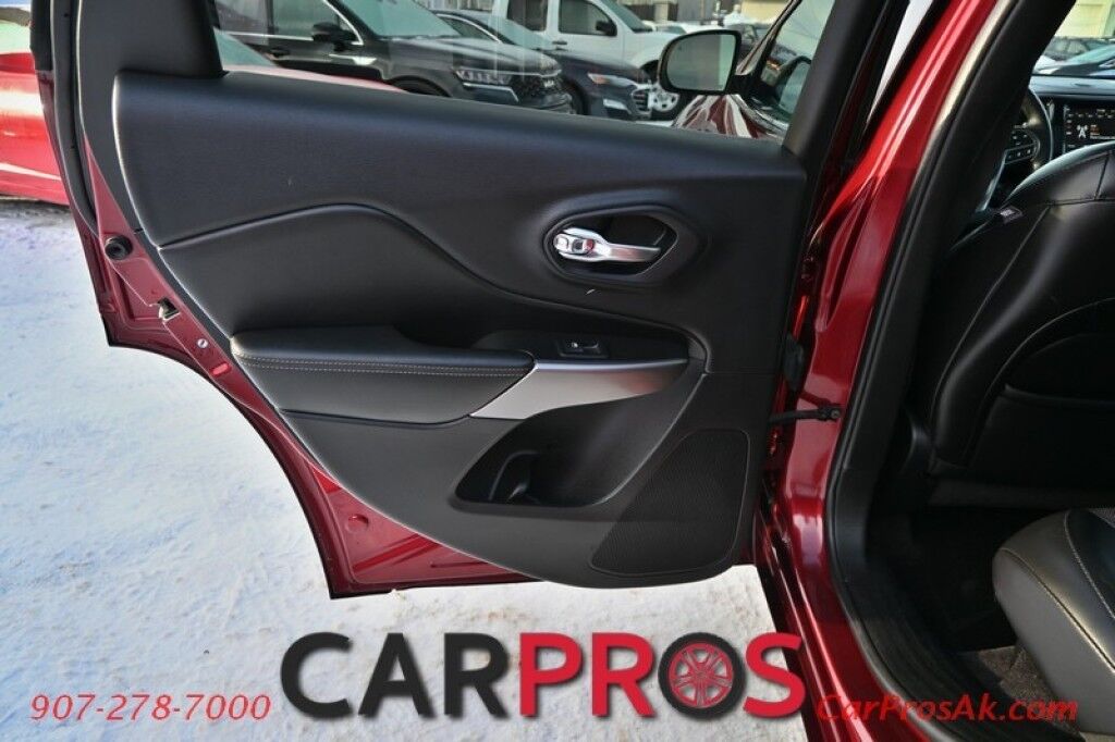 2019 Jeep Cherokee Overland - 4X4 - Technology Pkg - Heated & Cooled Leather Seats - Heated Steering Wheel - 2nd Row Heated Seats - Remote Start - Apple CarPlay - Android Auto - Adapative Cruise Control - Panoramic Sunroof - Tow Pkg Anchorage AK