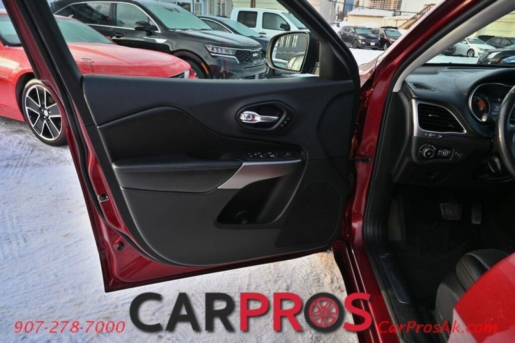 2019 Jeep Cherokee Overland - 4X4 - Technology Pkg - Heated & Cooled Leather Seats - Heated Steering Wheel - 2nd Row Heated Seats - Remote Start - Apple CarPlay - Android Auto - Adapative Cruise Control - Panoramic Sunroof - Tow Pkg Anchorage AK