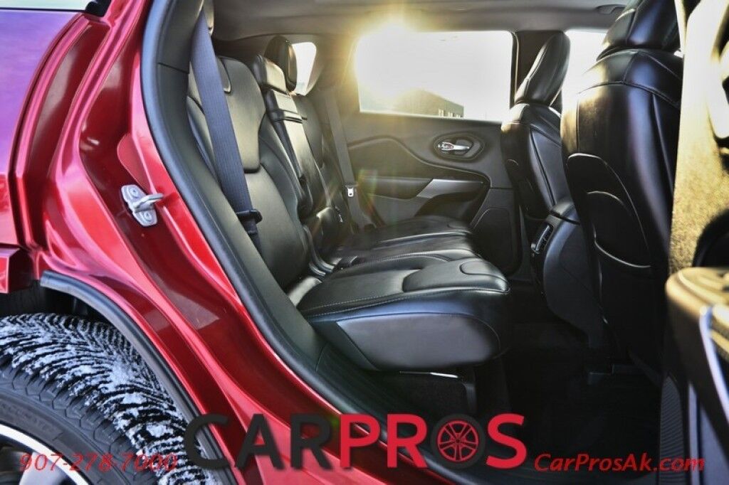 2019 Jeep Cherokee Overland - 4X4 - Technology Pkg - Heated & Cooled Leather Seats - Heated Steering Wheel - 2nd Row Heated Seats - Remote Start - Apple CarPlay - Android Auto - Adapative Cruise Control - Panoramic Sunroof - Tow Pkg Anchorage AK