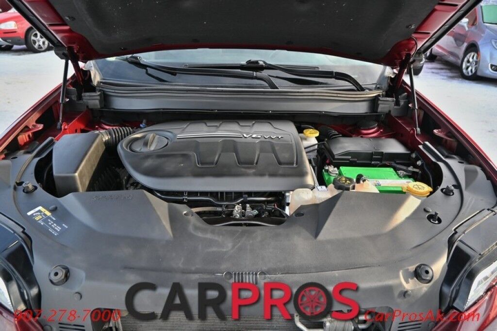 2019 Jeep Cherokee Overland - 4X4 - Technology Pkg - Heated & Cooled Leather Seats - Heated Steering Wheel - 2nd Row Heated Seats - Remote Start - Apple CarPlay - Android Auto - Adapative Cruise Control - Panoramic Sunroof - Tow Pkg Anchorage AK