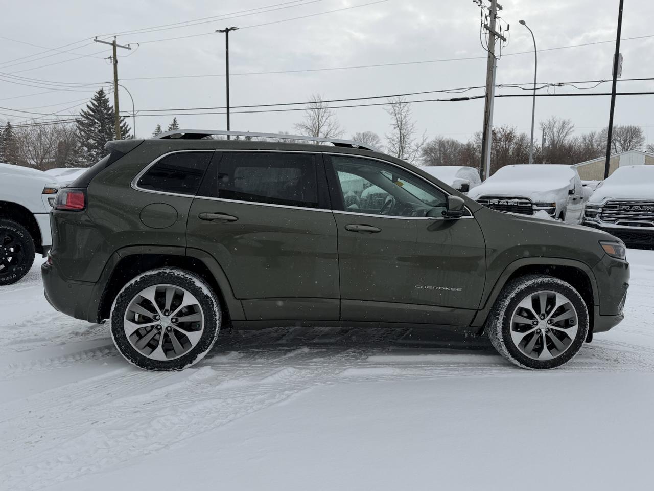 2019 Jeep Cherokee Overland 4x4 | V6 Pentastar | Leather | Heated Vented Seats | Pano Sunroof | NAV | Remote Start Redwater AB