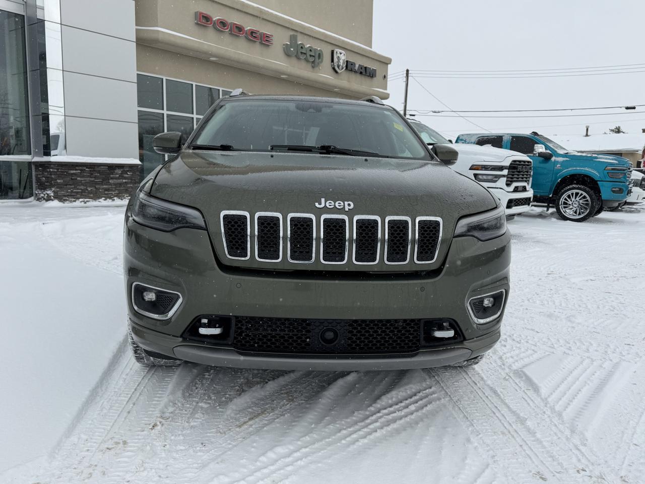2019 Jeep Cherokee Overland 4x4 | V6 Pentastar | Leather | Heated Vented Seats | Pano Sunroof | NAV | Remote Start Redwater AB