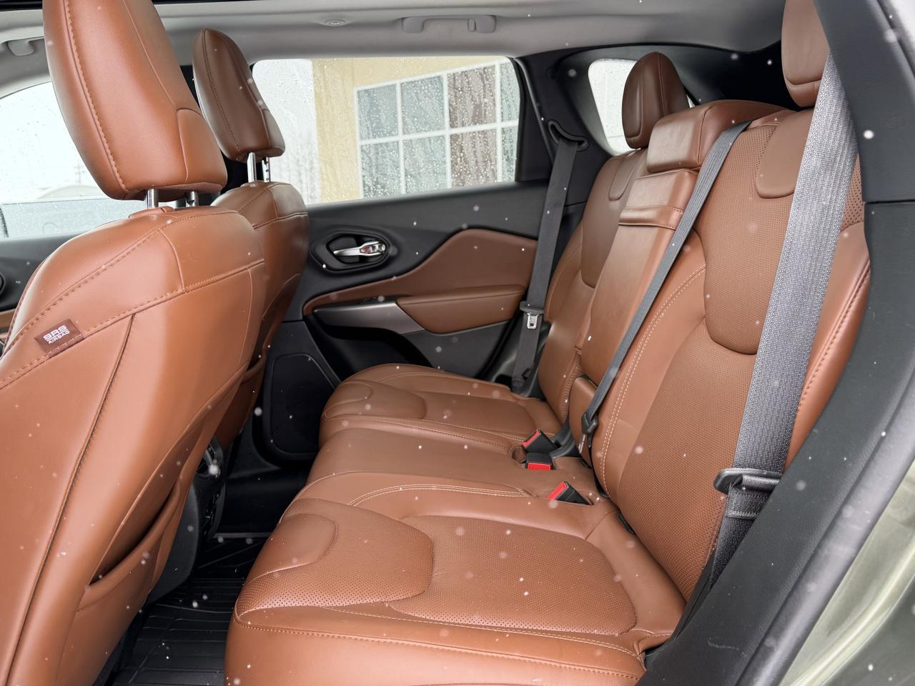 2019 Jeep Cherokee Overland 4x4 | V6 Pentastar | Leather | Heated Vented Seats | Pano Sunroof | NAV | Remote Start Redwater AB