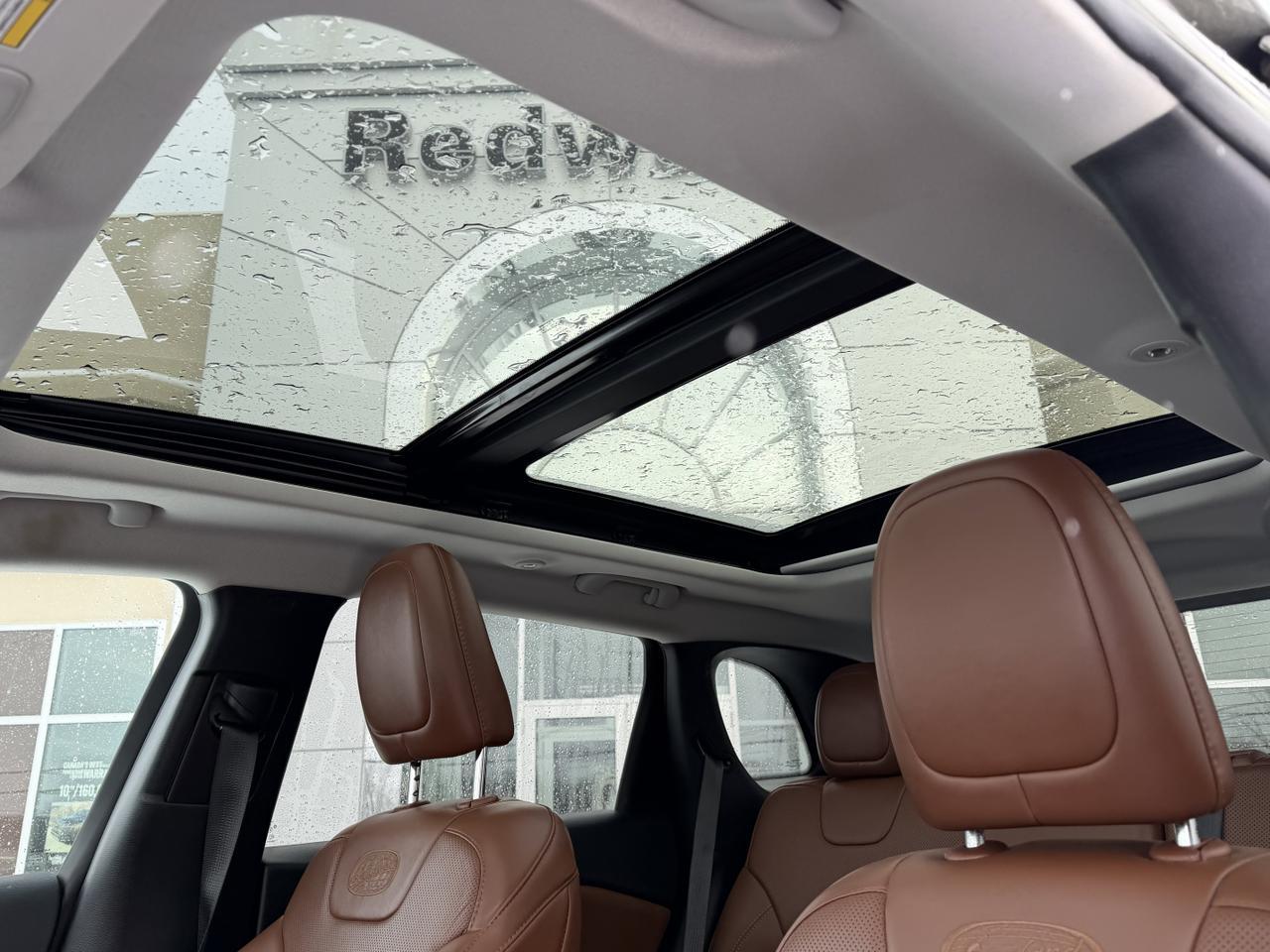 2019 Jeep Cherokee Overland 4x4 | V6 Pentastar | Leather | Heated Vented Seats | Pano Sunroof | NAV | Remote Start Redwater AB