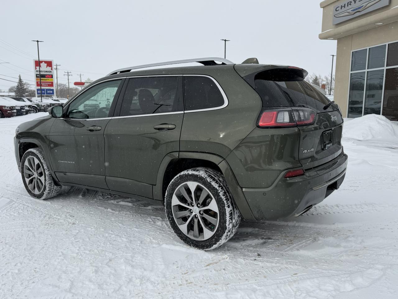 2019 Jeep Cherokee Overland 4x4 | V6 Pentastar | Leather | Heated Vented Seats | Pano Sunroof | NAV | Remote Start Redwater AB