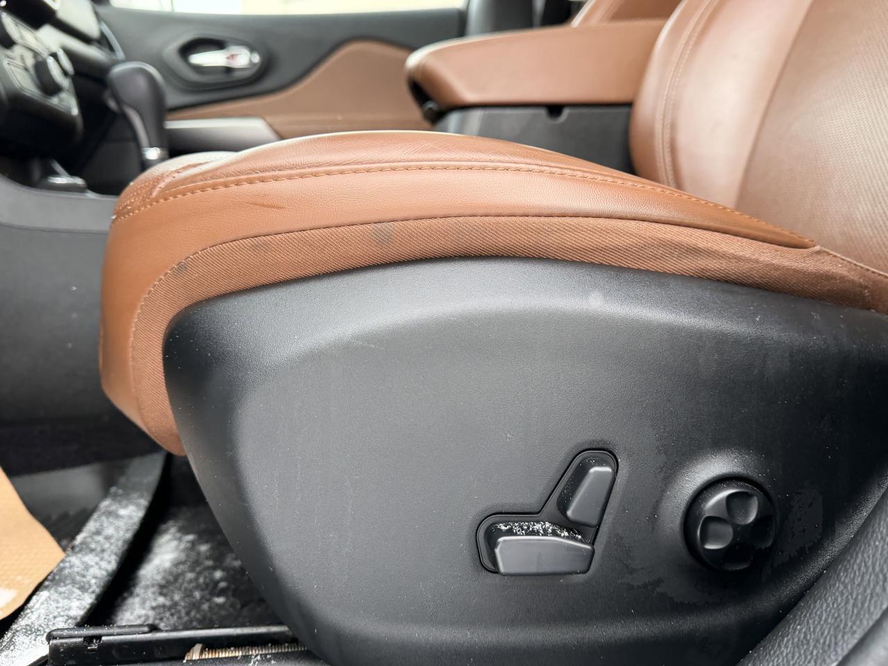 2019 Jeep Cherokee Overland 4x4 | V6 Pentastar | Leather | Heated Vented Seats | Pano Sunroof | NAV | Remote Start Redwater AB