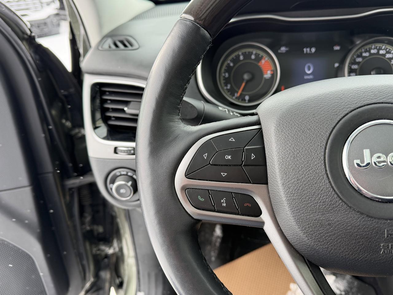 2019 Jeep Cherokee Overland 4x4 | V6 Pentastar | Leather | Heated Vented Seats | Pano Sunroof | NAV | Remote Start Redwater AB