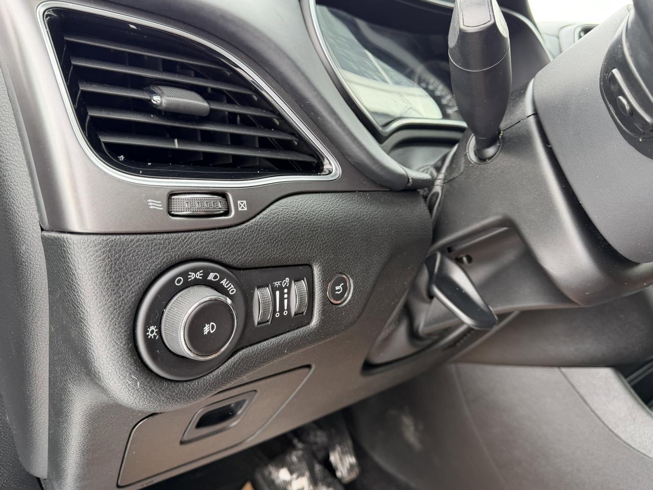 2019 Jeep Cherokee Overland 4x4 | V6 Pentastar | Leather | Heated Vented Seats | Pano Sunroof | NAV | Remote Start Redwater AB